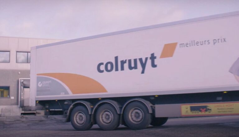 Martine Pauwels, directrice supply chain chez Colruyt discutant de leur partenariat de longue date avec des entreprises de travail adapté