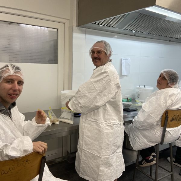 APRE Services - une équipe en cuisine